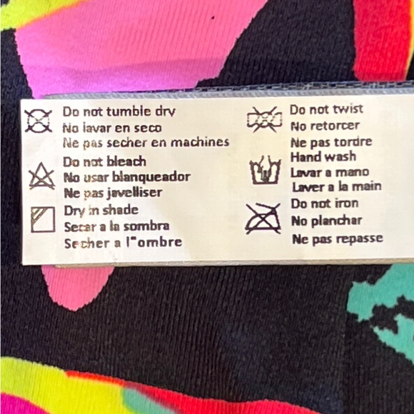 NWT Maaji Floral LongSleeve Rash Guard Swim Top MED Bright Floral Print on Black - Picture 16 of 16